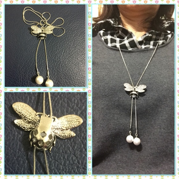 Cute crystal/pearl bee necklace - Picture 2 of 2